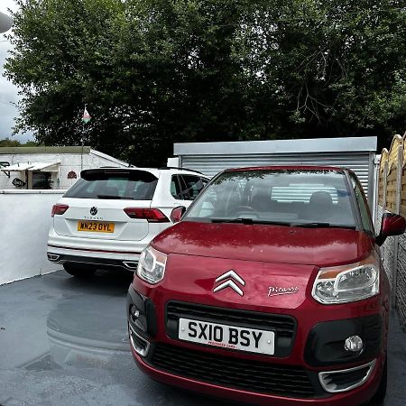 Clare Street - 3 Bedroom House With Private Parking Merthyr Tydfil Exterior photo