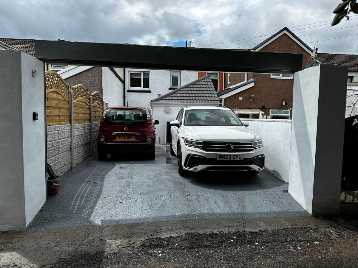 Clare Street - 3 Bedroom House With Private Parking Merthyr Tydfil Exterior photo